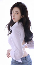 动人纤细线条，该秀就秀，漂亮气质白衬衫，紧身牛仔裤穿搭女生室内写真照