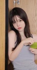 笑容超甜的完美甜系女友少女斑马纹肩带背心短裤居家动人写真照片