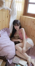 浅粉甜美匀称身形齐刘海长发宛如初恋少女动人写真图片