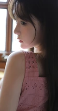浅粉甜美匀称身形齐刘海长发宛如初恋少女动人写真图片