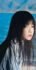朦胧的气质 轮船上的条纹衬衫女生动人写真照