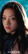 朦胧的气质 轮船上的条纹衬衫女生动人写真照