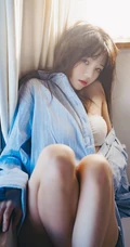 朦胧的气质 轮船上的条纹衬衫女生动人写真照