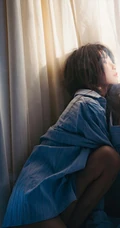 朦胧的气质 轮船上的条纹衬衫女生动人写真照