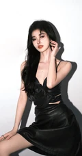 鞠婧祎性感撩人大秀香肩黑色穿搭手机壁纸套图