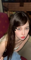 虞书欣生活照，女生虞书欣穿个性衣服的真人照片