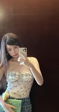 虞书欣生活照，女生虞书欣穿个性衣服的真人照片