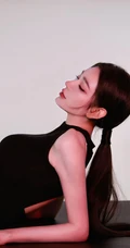 超级大长腿女生紧身黑色连衣裙优雅室内图片