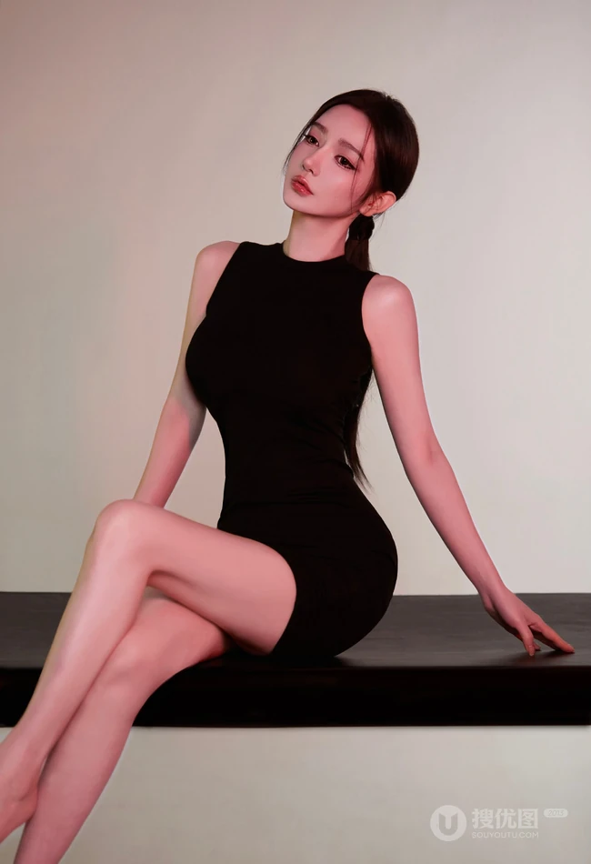 超级大长腿女生紧身黑色连衣裙优雅室内图片