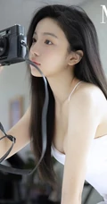 高颜值浅粉白皙少女清新白裙室内动人写真
