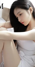 高颜值浅粉白皙少女清新白裙室内动人写真