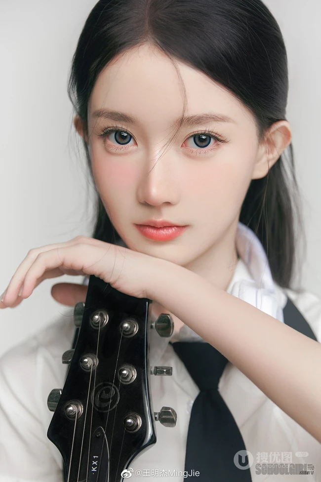 音乐系女孩，清新清新吉他少女校花高清图片