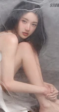 秀色掩今古，荷花羞玉颜，白衣校花与大长腿气质女生轻纱写真