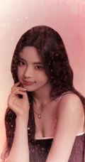 女生杨超越气质黑色小肩带唯美室内写真照