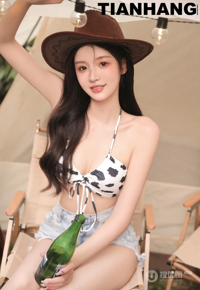 身形匀称匀称身形女生小姐姐气质肩带家居服牛仔裤穿搭户外写真套图