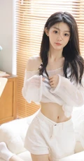 奶油风的家，温暖又舒心，清纯长发女生小姐姐着白衣短裤高清室内照