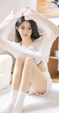 奶油风的家，温暖又舒心，清纯长发女生小姐姐着白衣短裤高清室内照