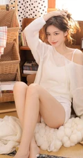 慵懒的午后 不想整理，窝在小书房里的大长腿小姐姐慵懒室内美照