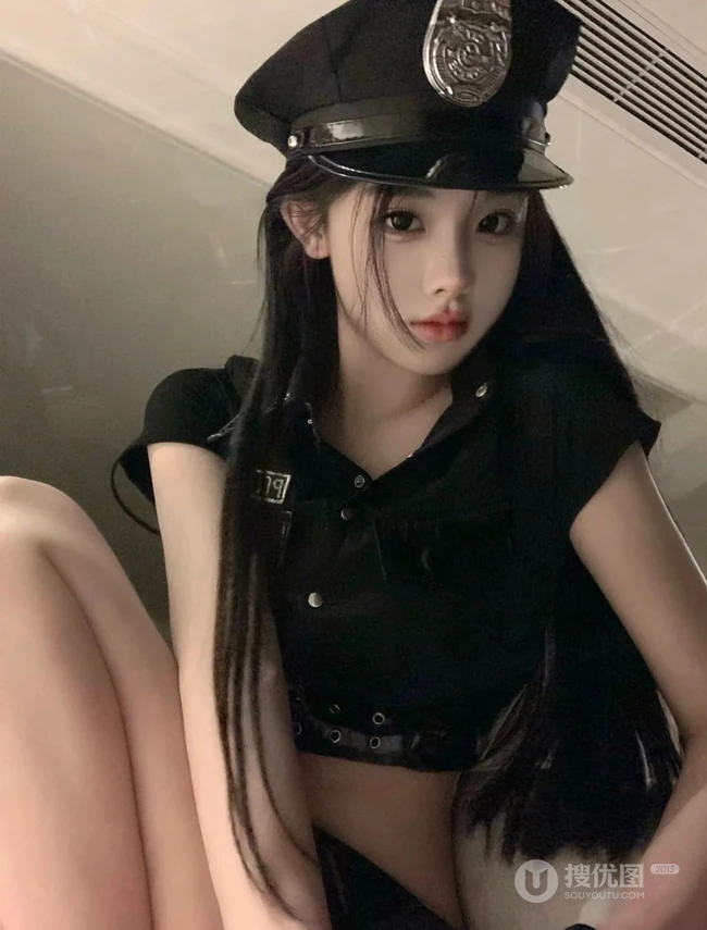 超高颜值长发精选少女动人cos制服装私人美照