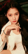 大长腿女演员关晓彤地下车库酷飒写真图片