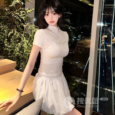 气质匀称修身短发女生高清好看室内2023头像图片