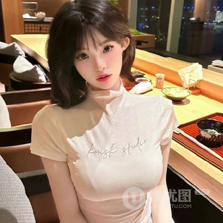气质匀称修身短发女生高清好看室内2023头像图片