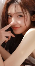 刚洗完澡的漂亮女生居家室内美照