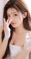 刚洗完澡的漂亮女生居家室内美照