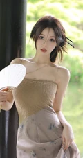 婉约的江南女生着礼裙汉裙手拿小扇湖边凉亭写真图片
