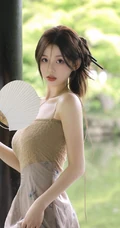 婉约的江南女生着礼裙汉裙手拿小扇湖边凉亭写真图片