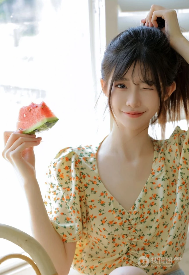 好清凉的小碎花，夏日清凉少女碎花衫短裤穿搭超美写真图片