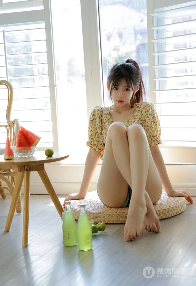好清凉的小碎花，夏日清凉少女碎花衫短裤穿搭超美写真图片