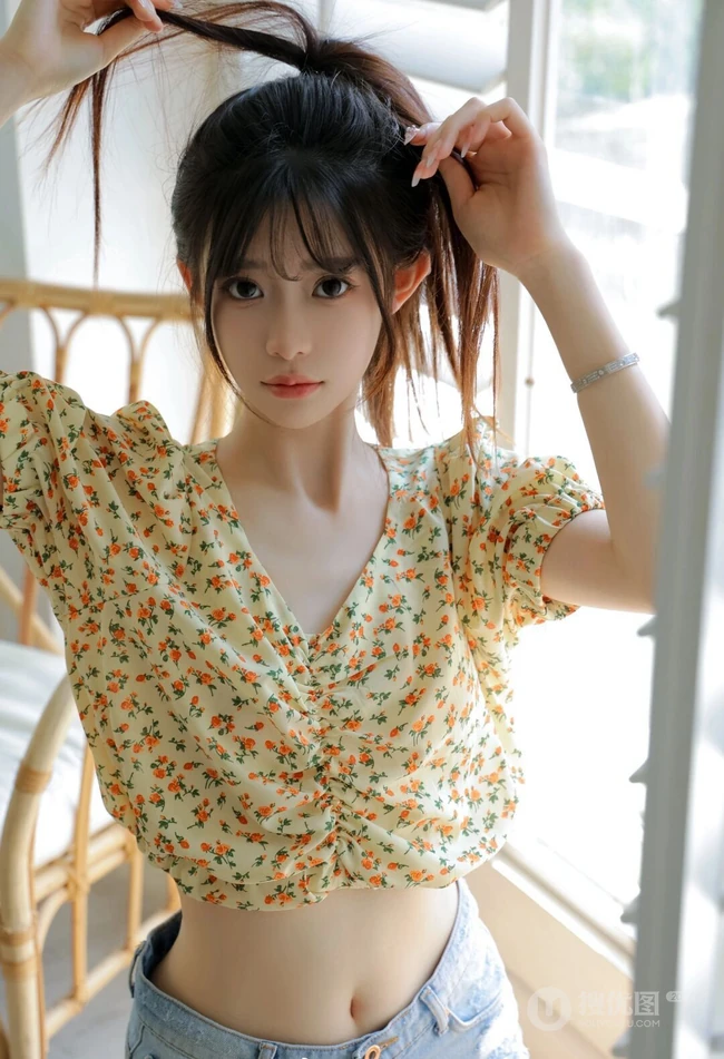 好清凉的小碎花，夏日清凉少女碎花衫短裤穿搭超美写真图片