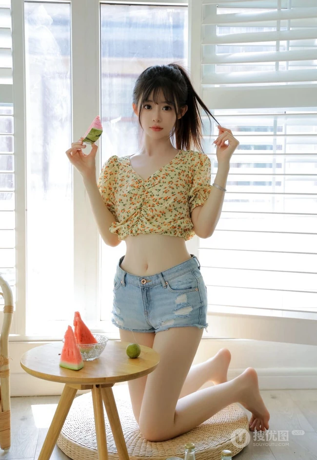 好清凉的小碎花，夏日清凉少女碎花衫短裤穿搭超美写真图片