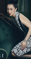 周冬雨挑战复古个性服饰柔美大方杂志写真图片