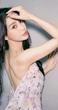 Angelababy气质露背装席地长裙超美写真图片
