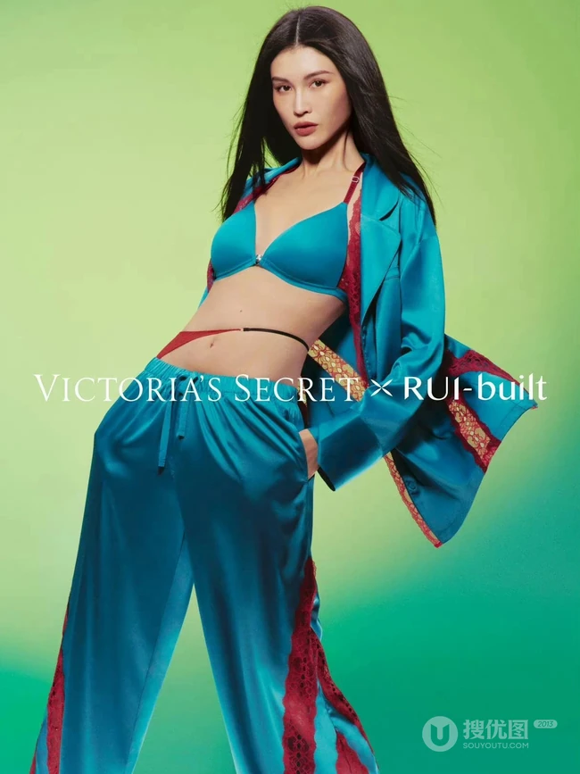 超模何穗自信气质家居服，肩带睡衣等室内服饰写真大片