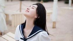 黑色长发气质美女梁洁清新迷人海边写真壁纸图片