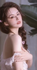 小巧玲珑精致高颜值女生白色蕾丝连体家居服居家气质写真图片