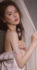 小巧玲珑精致高颜值女生白色蕾丝连体家居服居家气质写真图片