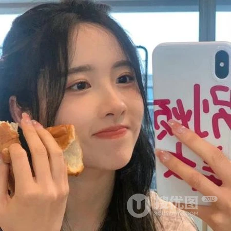 清纯少女怼脸自拍网图真人女孩和她的宠物美食玩具合拍个性头像图片