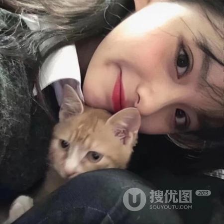 清纯少女怼脸自拍网图真人女孩和她的宠物美食玩具合拍个性头像图片