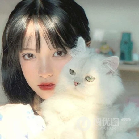 清纯少女怼脸自拍网图真人女孩和她的宠物美食玩具合拍个性头像图片