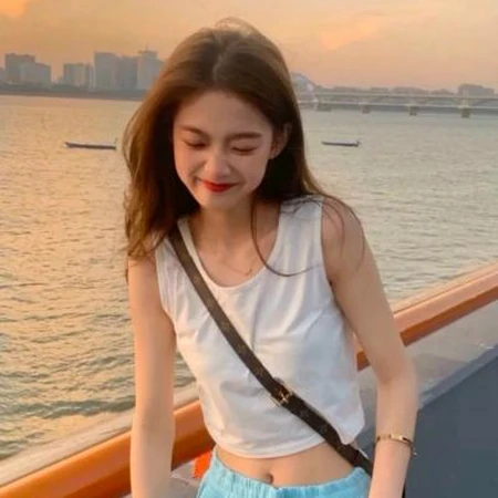 外出游玩旅拍街拍的真人清纯少女2023年最新款唯美好看头像图片