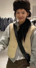 章若楠挤眉弄眼，古灵精怪，搞笑自拍生活照图片