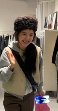 章若楠挤眉弄眼，古灵精怪，搞笑自拍生活照图片