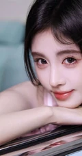 鞠婧祎化身粉色甜甜圈少女，带砖粉裙穿搭甜美可爱又动人