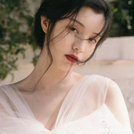 慵懒女生偏冷淡风头像图片