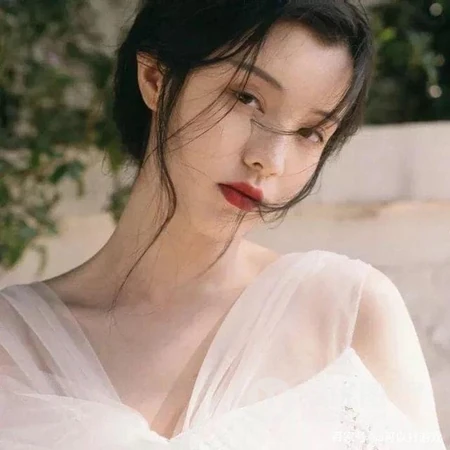 慵懒女生偏冷淡风头像图片