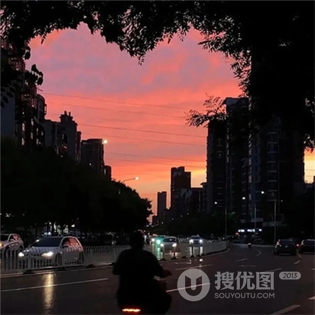 唯美落日，夕阳，映红了天，点亮了生活，人们归家的美 第2张